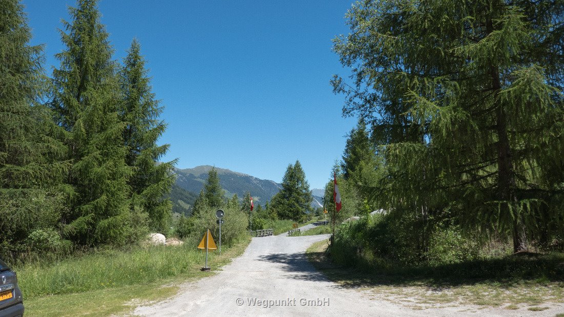 der Weg aus dem Campingplatz Richtung Santa Maria